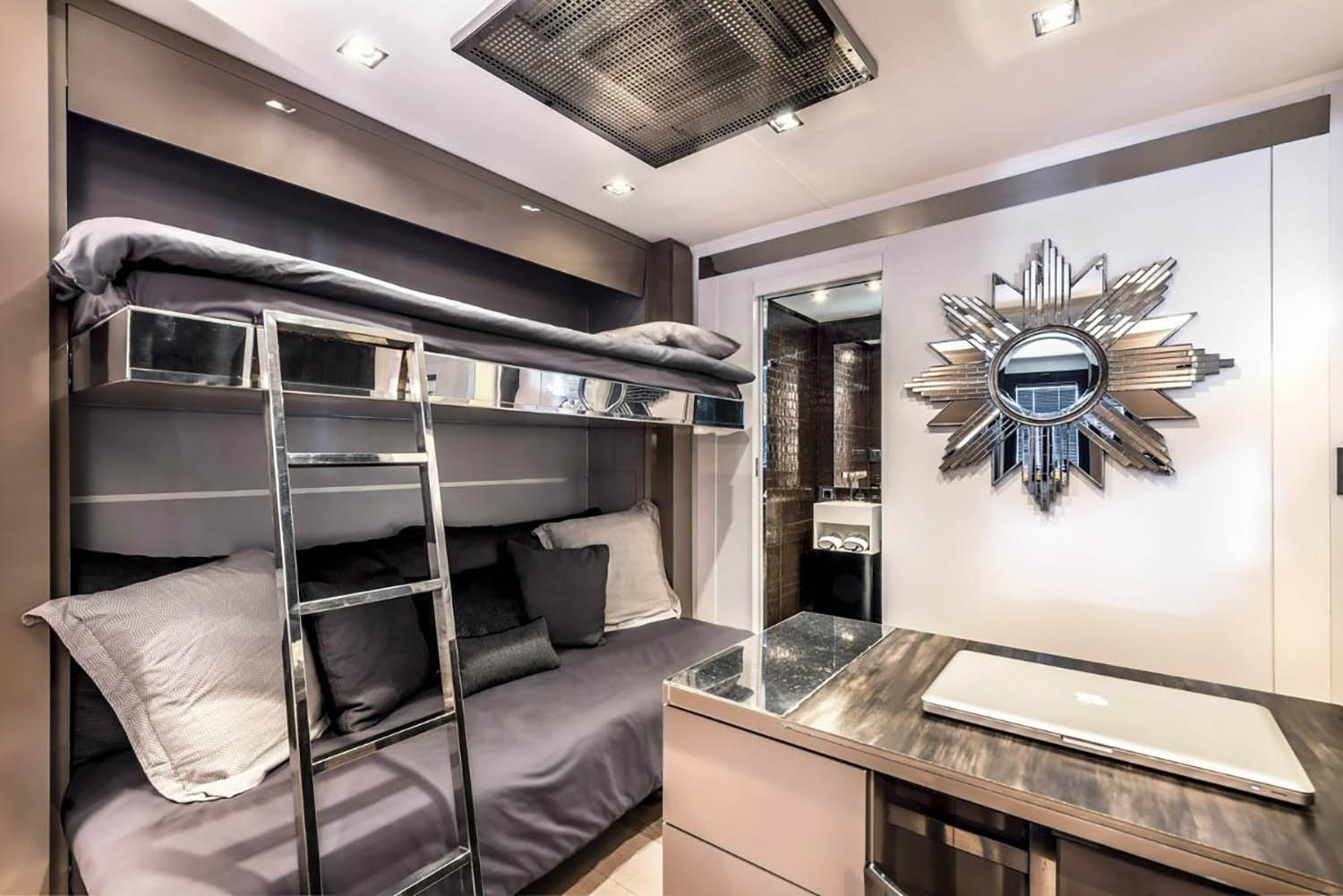 NICO ROSBERG MOTORHOME | Classic Racing Annonces