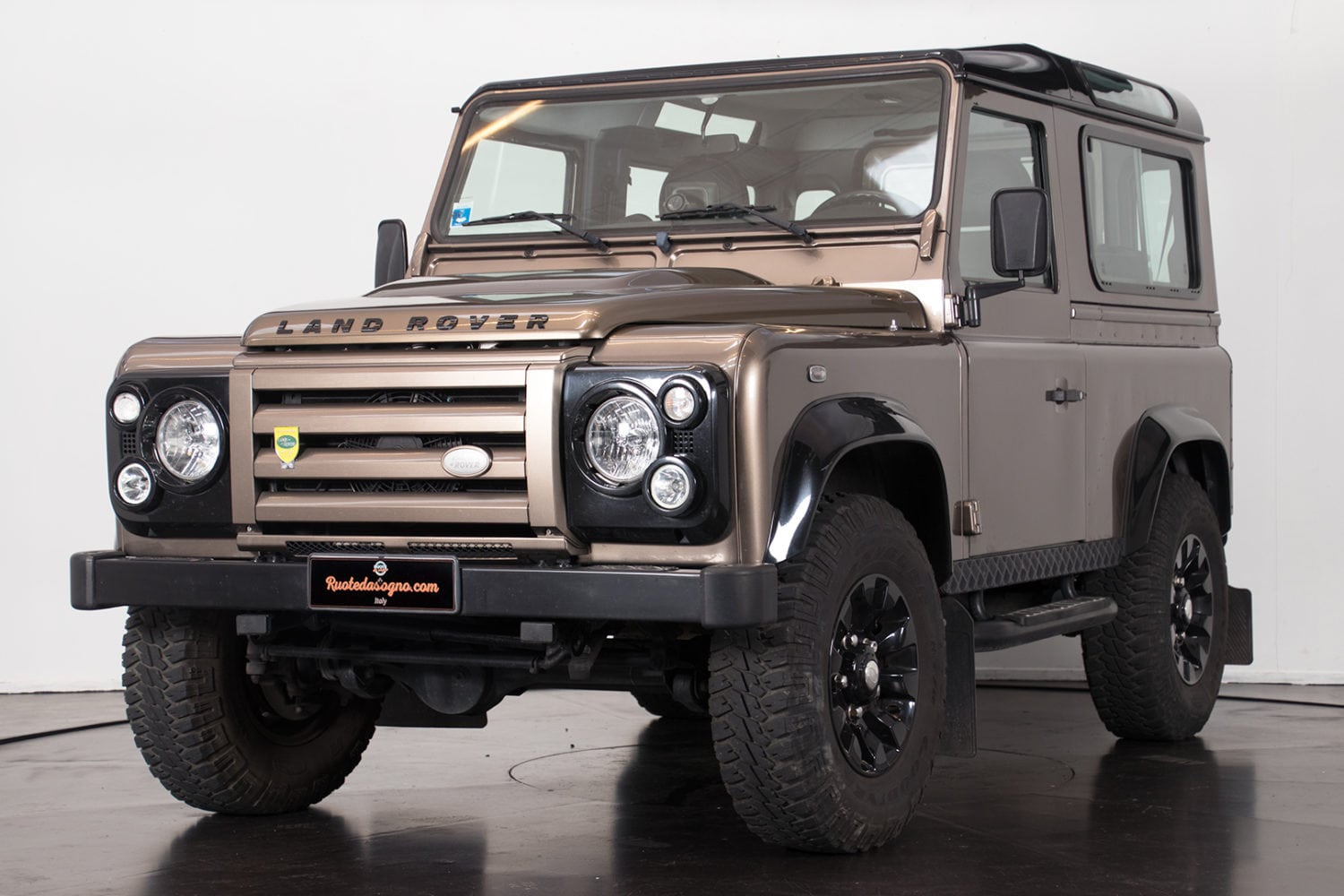 LAND ROVER DEFENDER LIMITED EDITION Classic Racing Annonces
