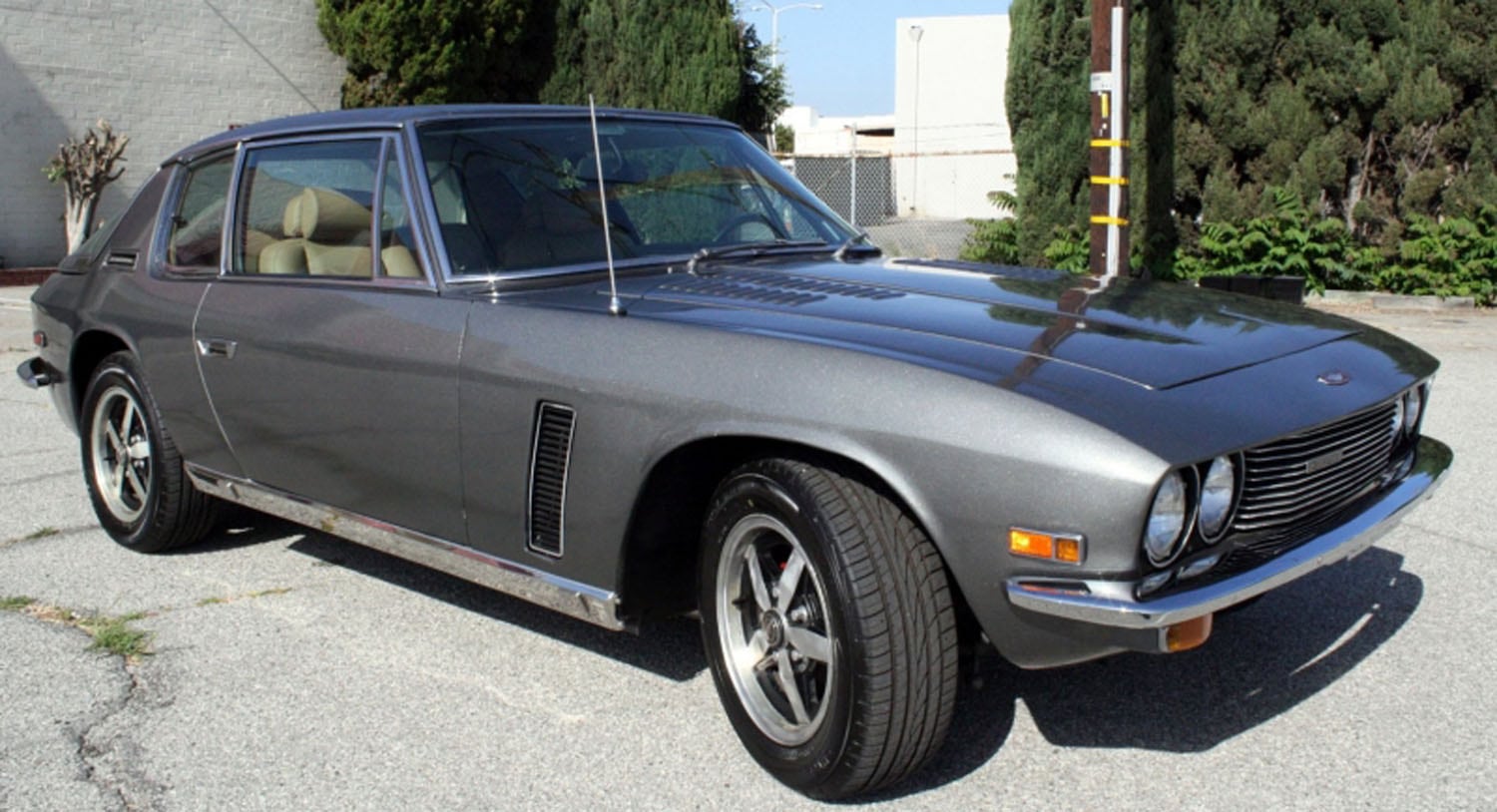 Les voitures anciennes  - Page 3 Jensen-interceptor-iii-1