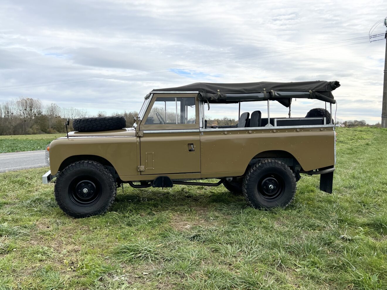LAND ROVER SÉRIE III 109 6 CYL ESSENCE CABRIOLET, 9 PLACES 1972