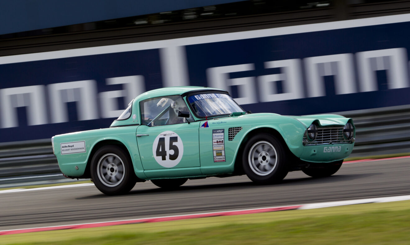 TRIUMPH TR4