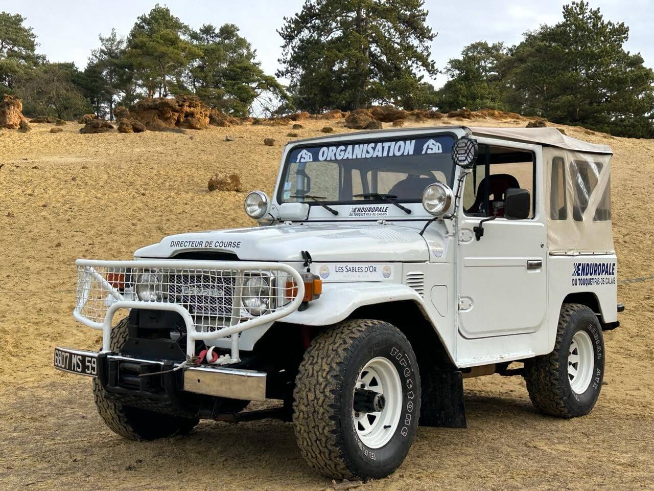 TOYOTA FJ 40 6 CYLINDRES ESSENCE CABRIOLET 1980 DAKAR